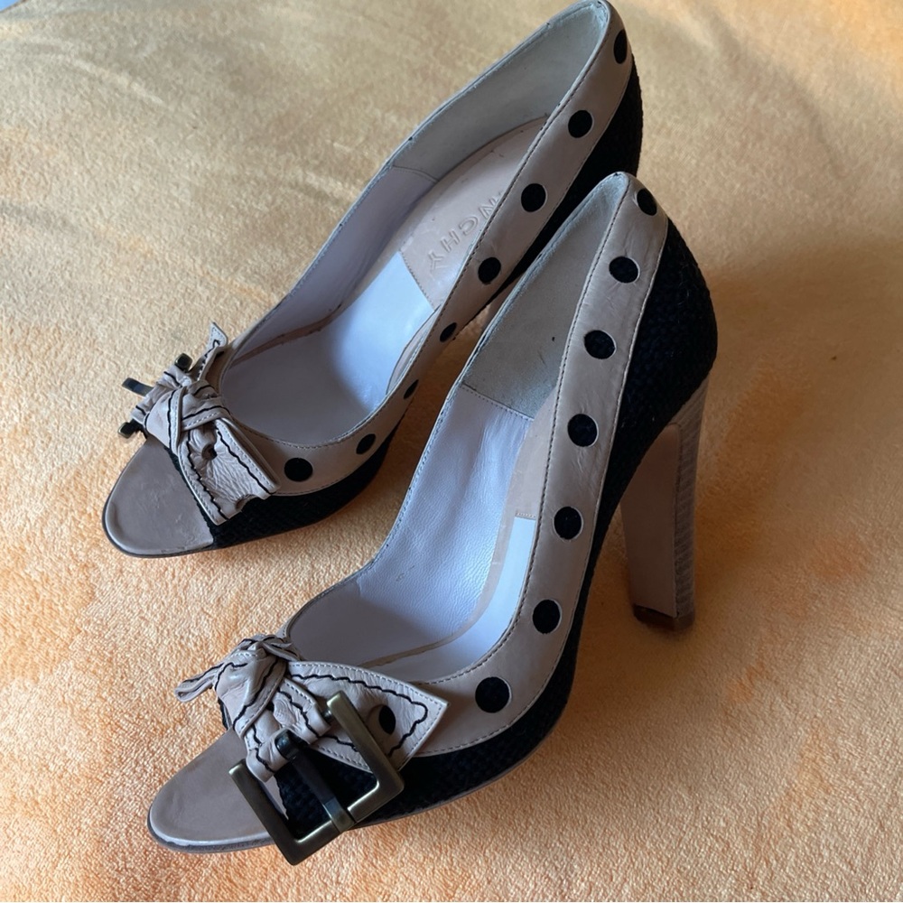Givenchy Cream and Black Stiletto Heels with Bow Detail/ unique limited rare 36